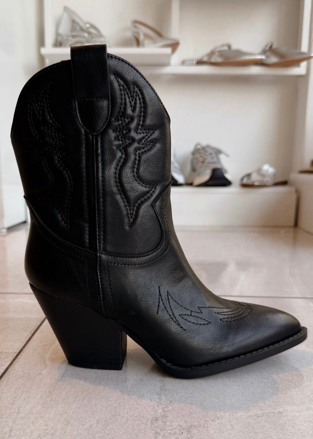 COWBOY BOOTS CORTAS CON TACÓN