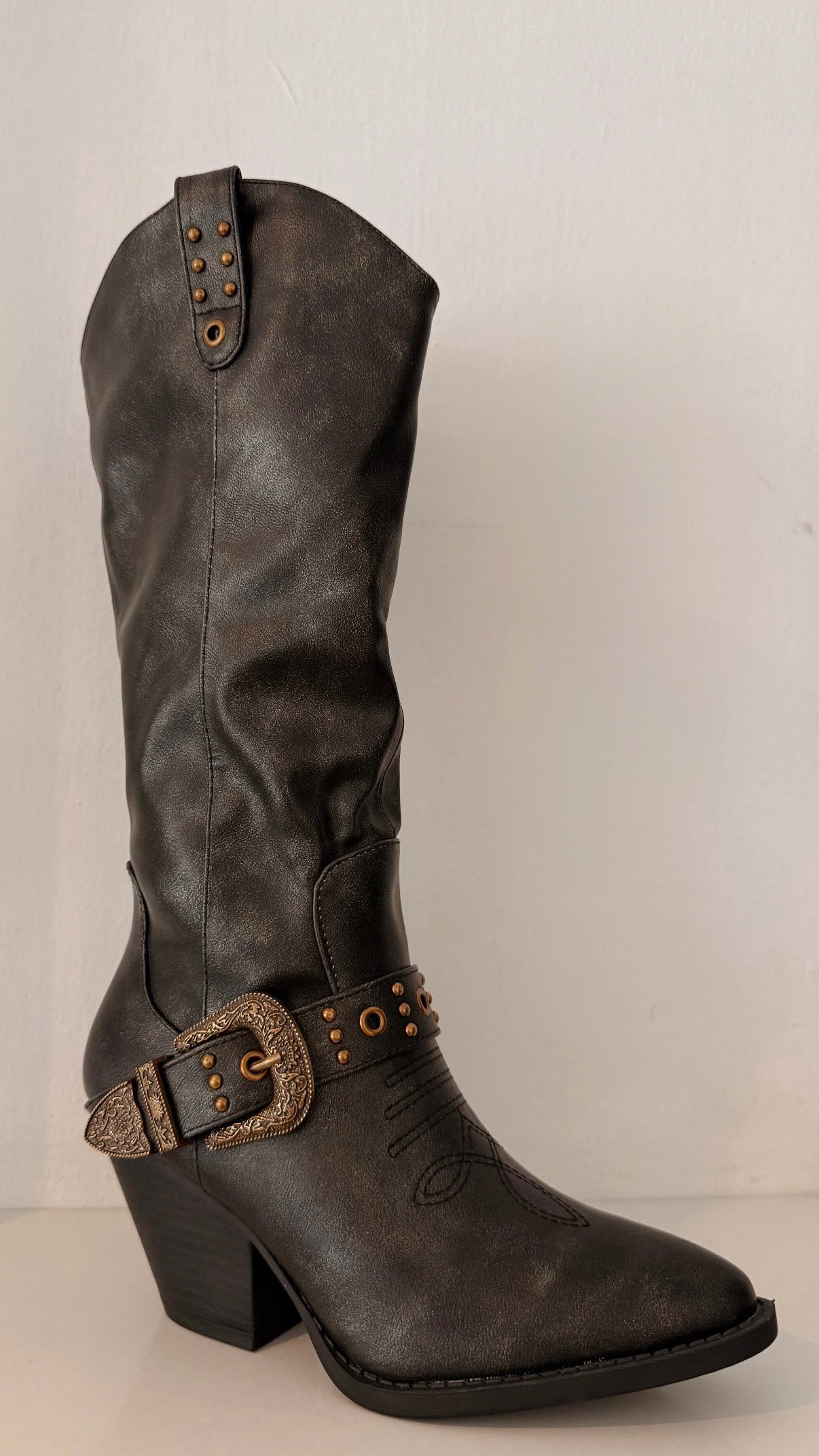 COWBOY BOOTS NEGRAS CON HEBILLA