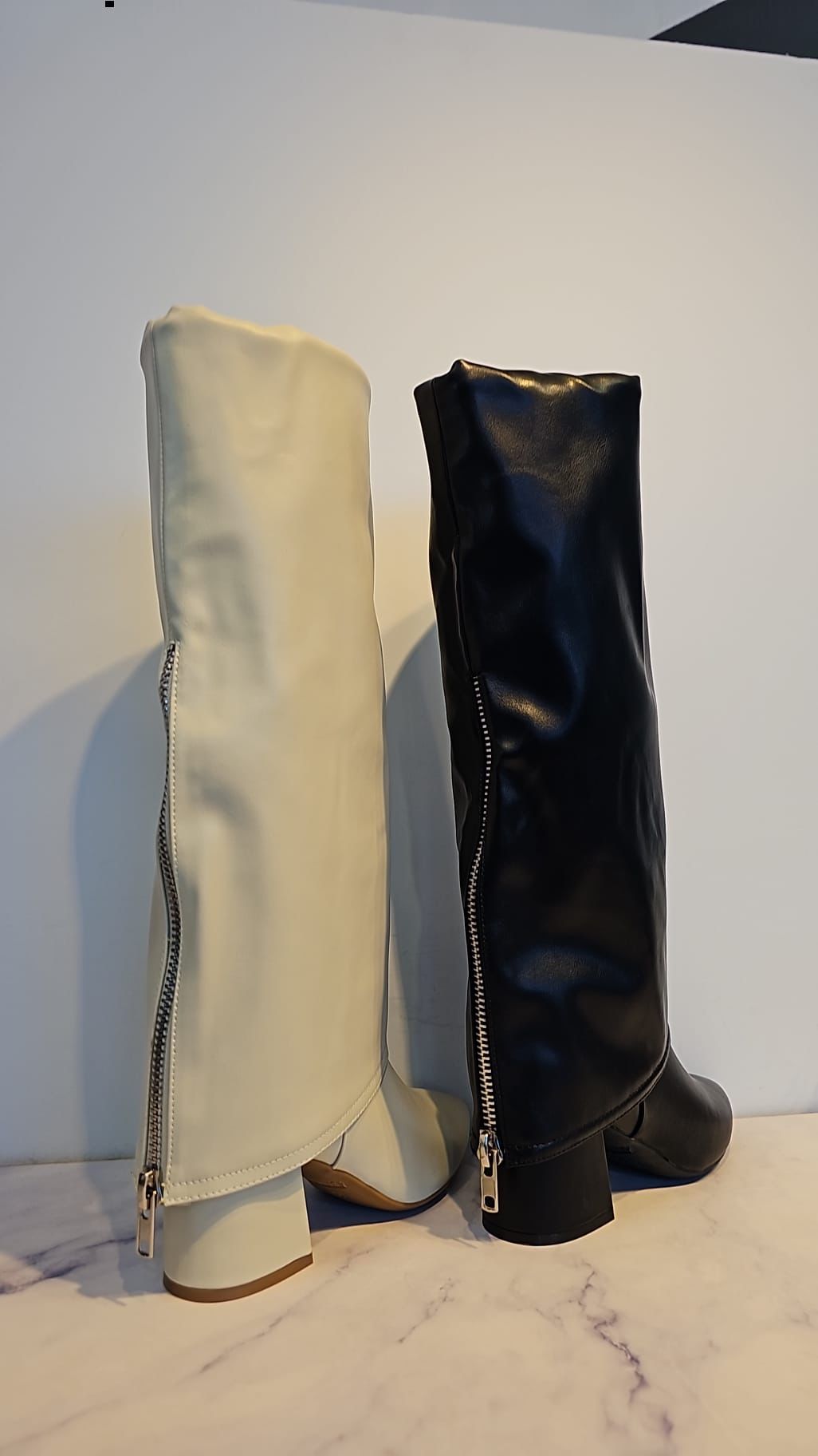 BOTAS FANCY CON CAPA COLOR BLANCO LATTE