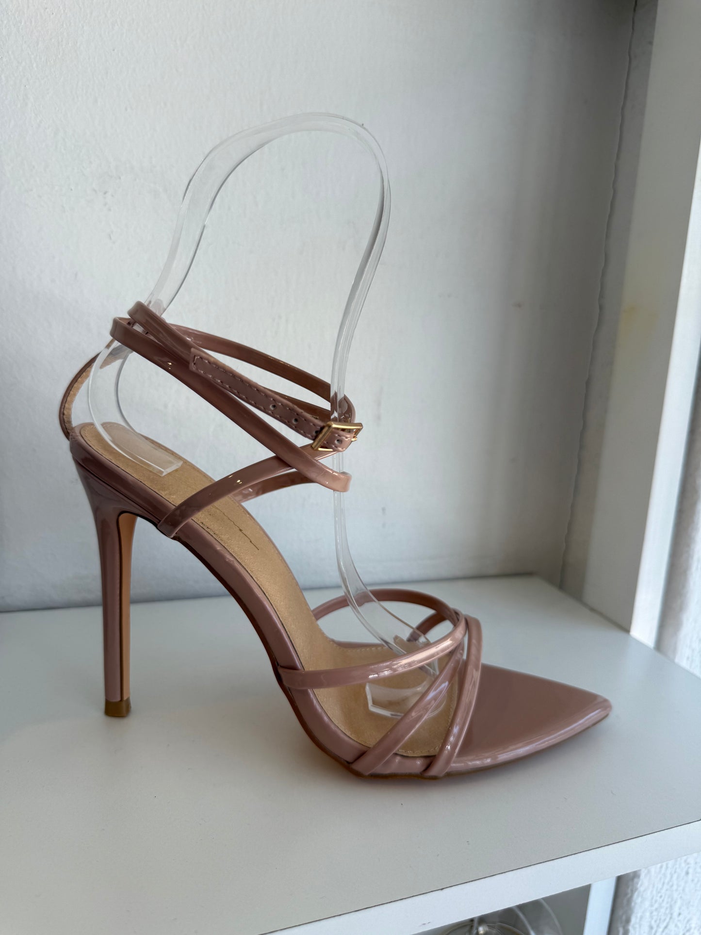 HEELS PUNTA PICO PULSERA NUDE CHAROL