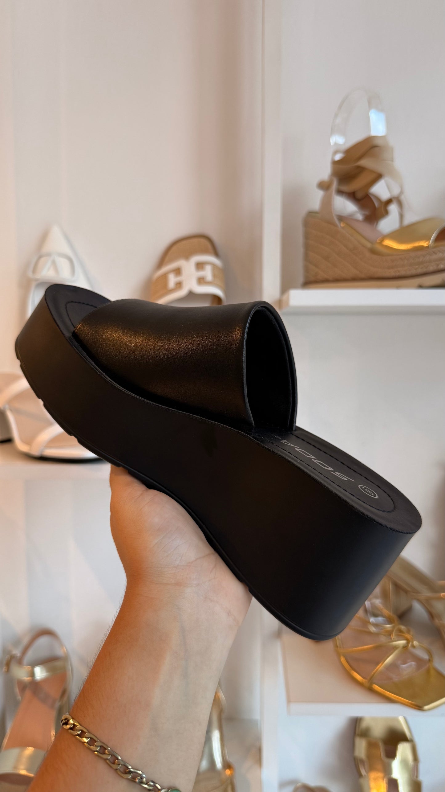 SANDALIAS CON PLATAFORMA SODA