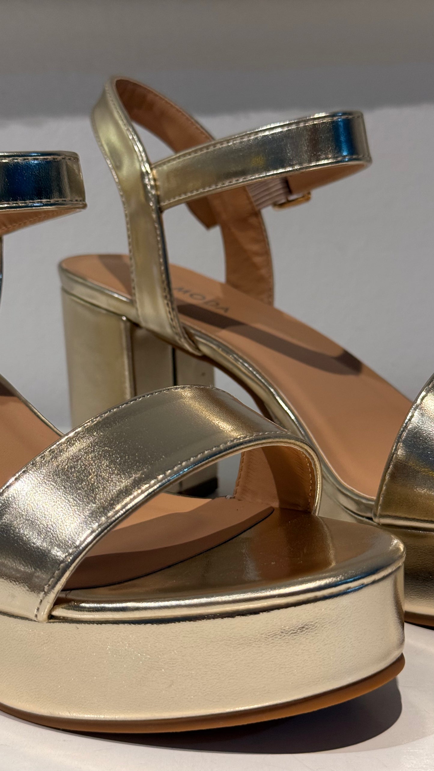 PLATAFORMAS DORADAS TOP MODA