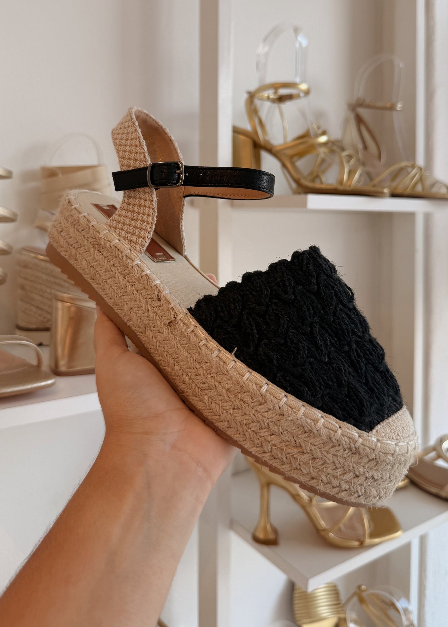 ALPARGATA MC DE PISO CERRADA NEGRA