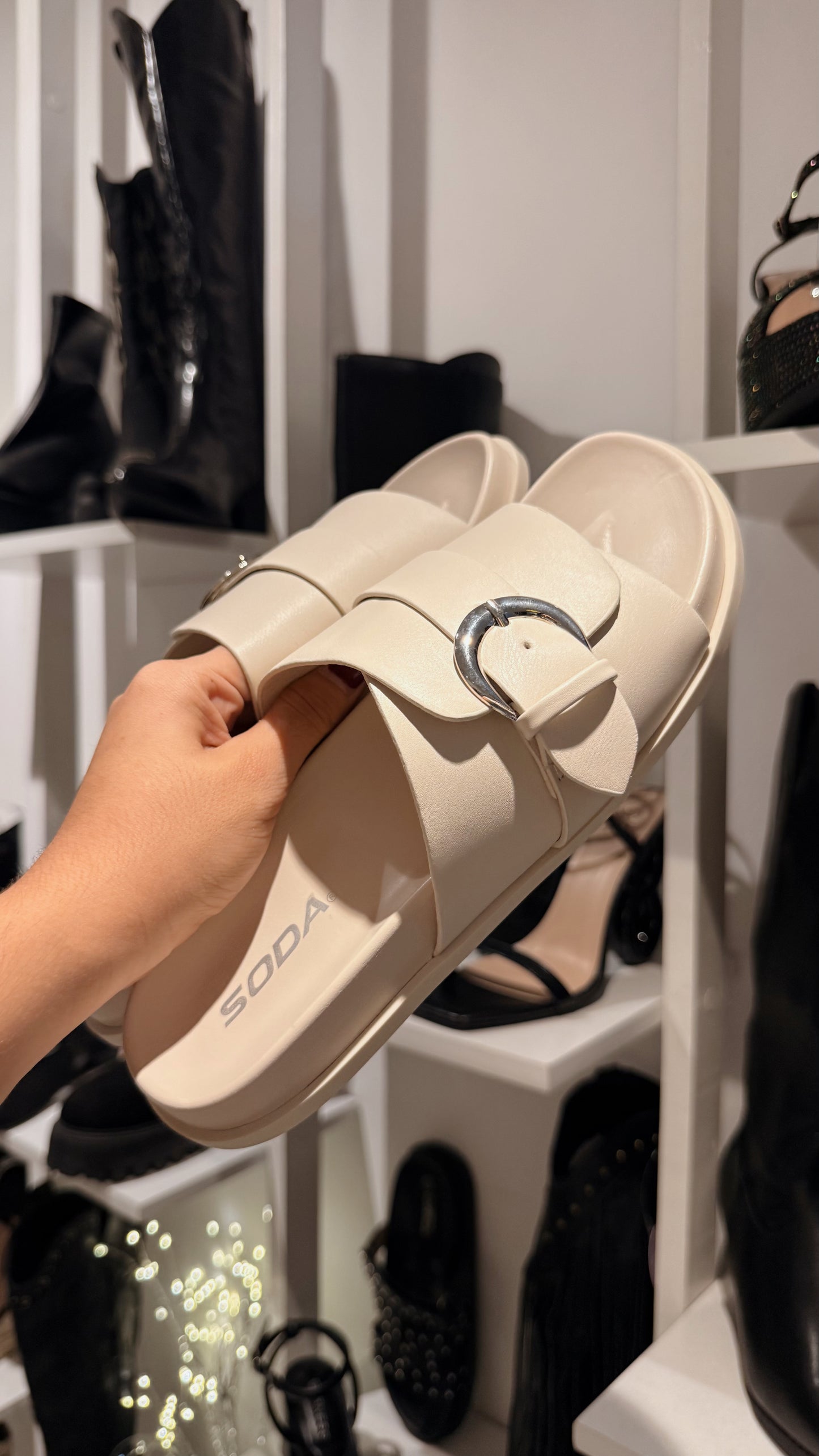 SANDALIAS LATTE SODA DE HEBILLA