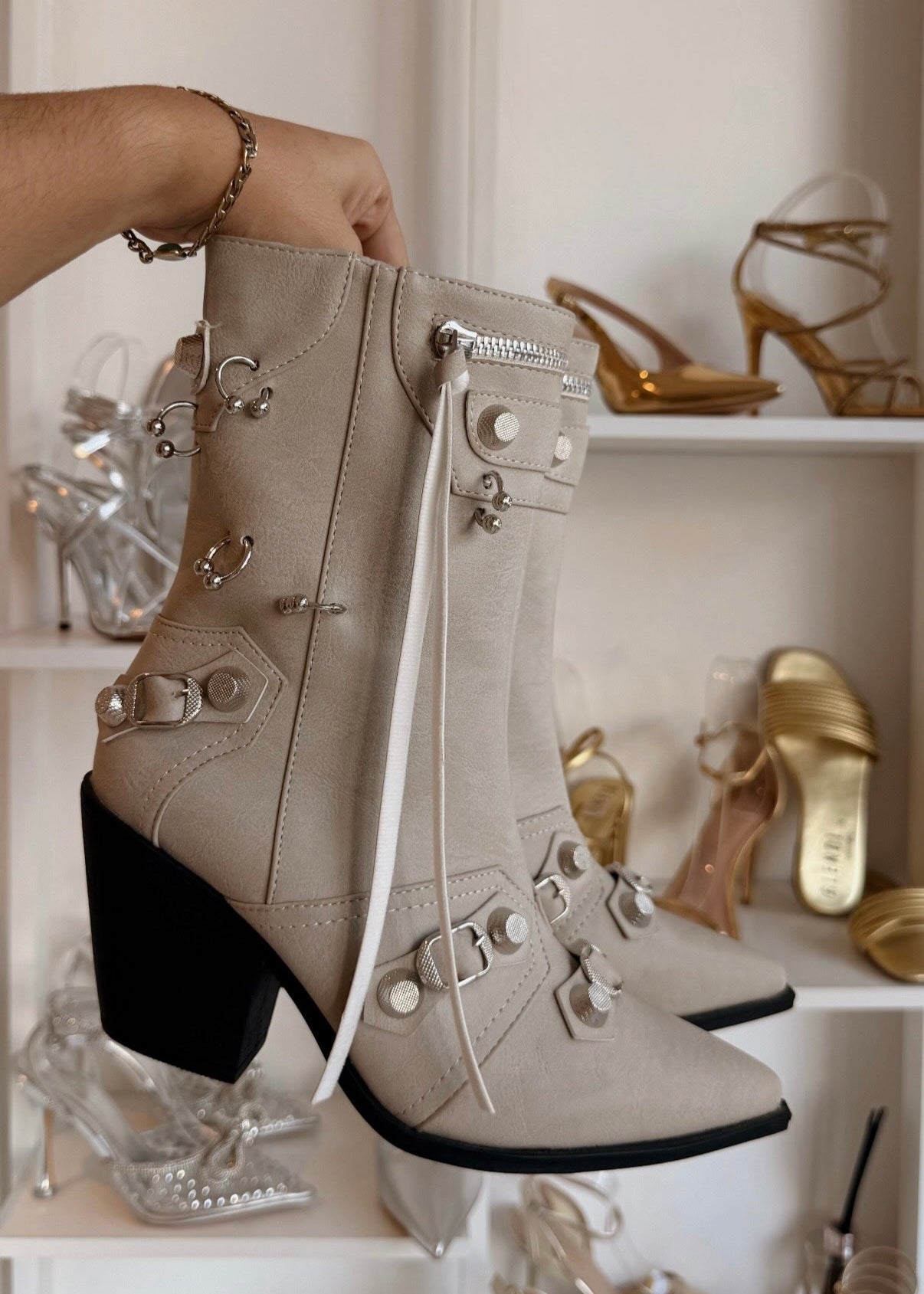 TOE RING BOOTS LATTE