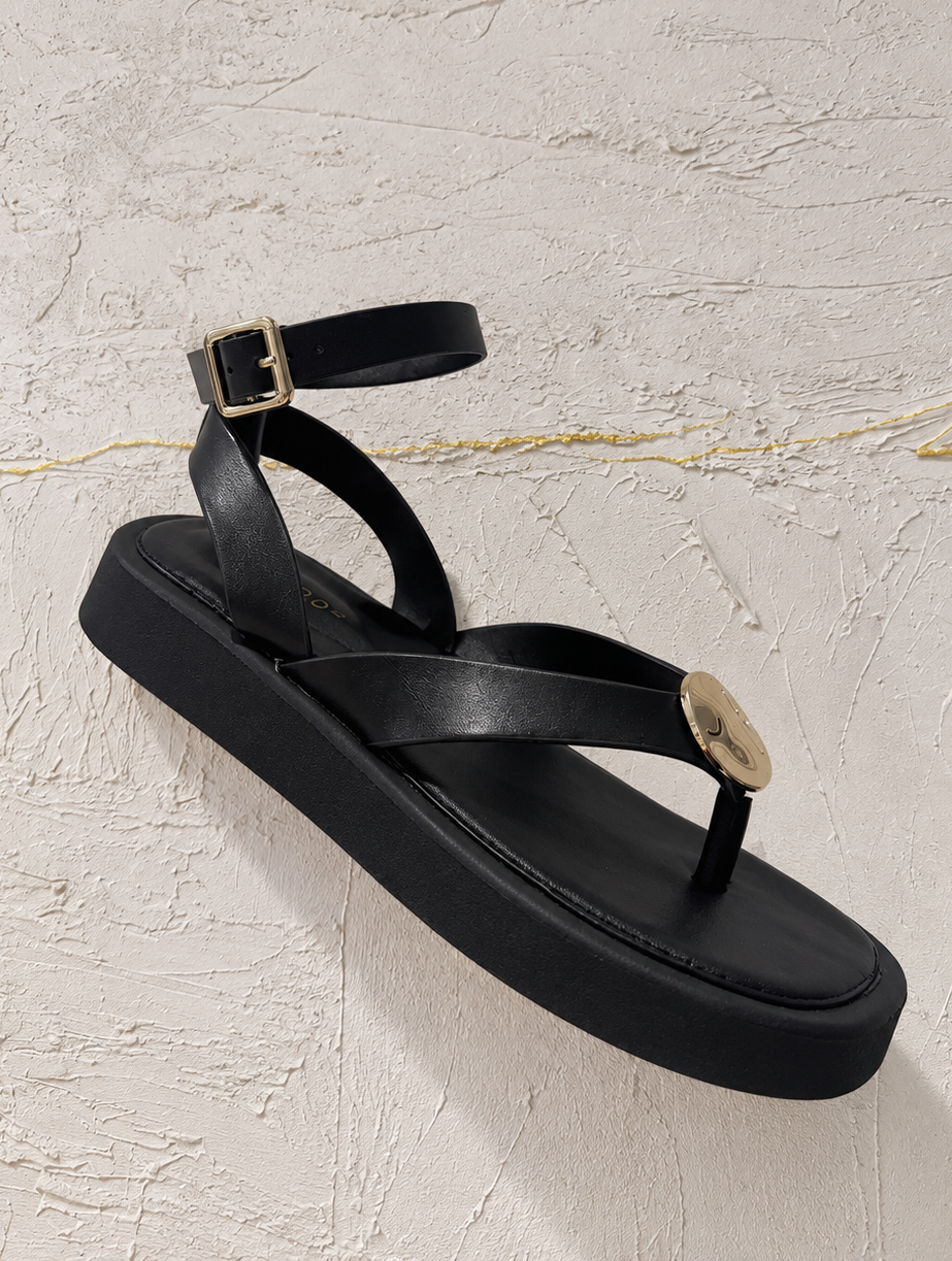 SANDALS PLATAFORMA DETALLE DORADO