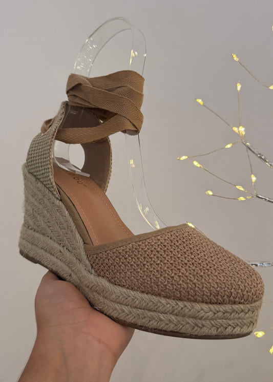 ALPARGATA CAFÉ CERRADA CON LISTONES