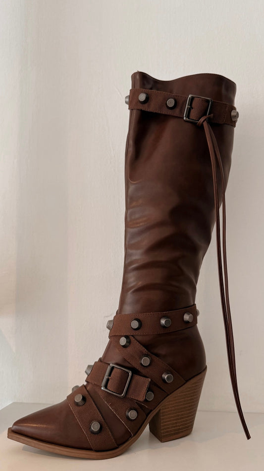 KARMA BOOTS CAFÉ