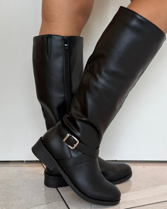BOTA LISA HEBILLA NEGRA
