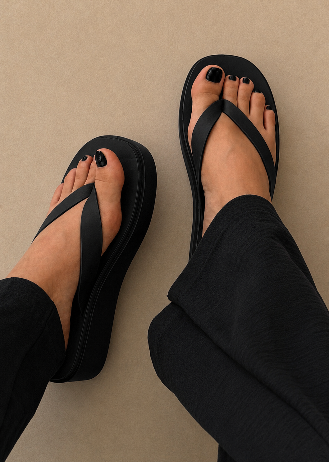 THONG PLATAFORTMA NEGRO