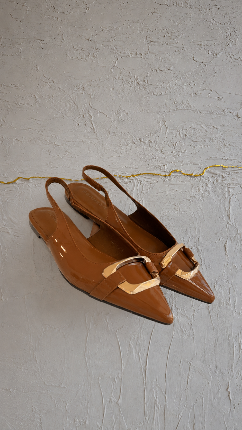 MULES DETALLE DORADO CAPUCHINO