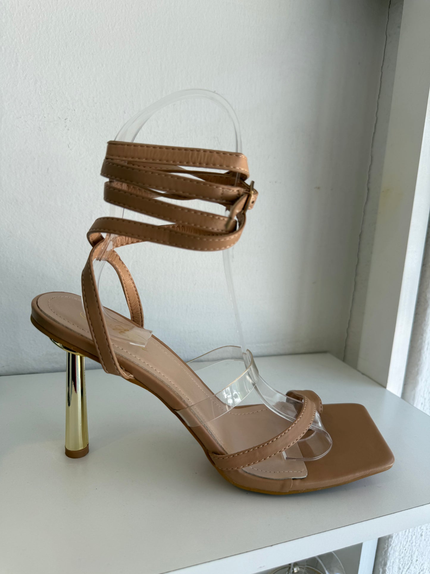 HEELS TACON DORADO STRAPS NUDE