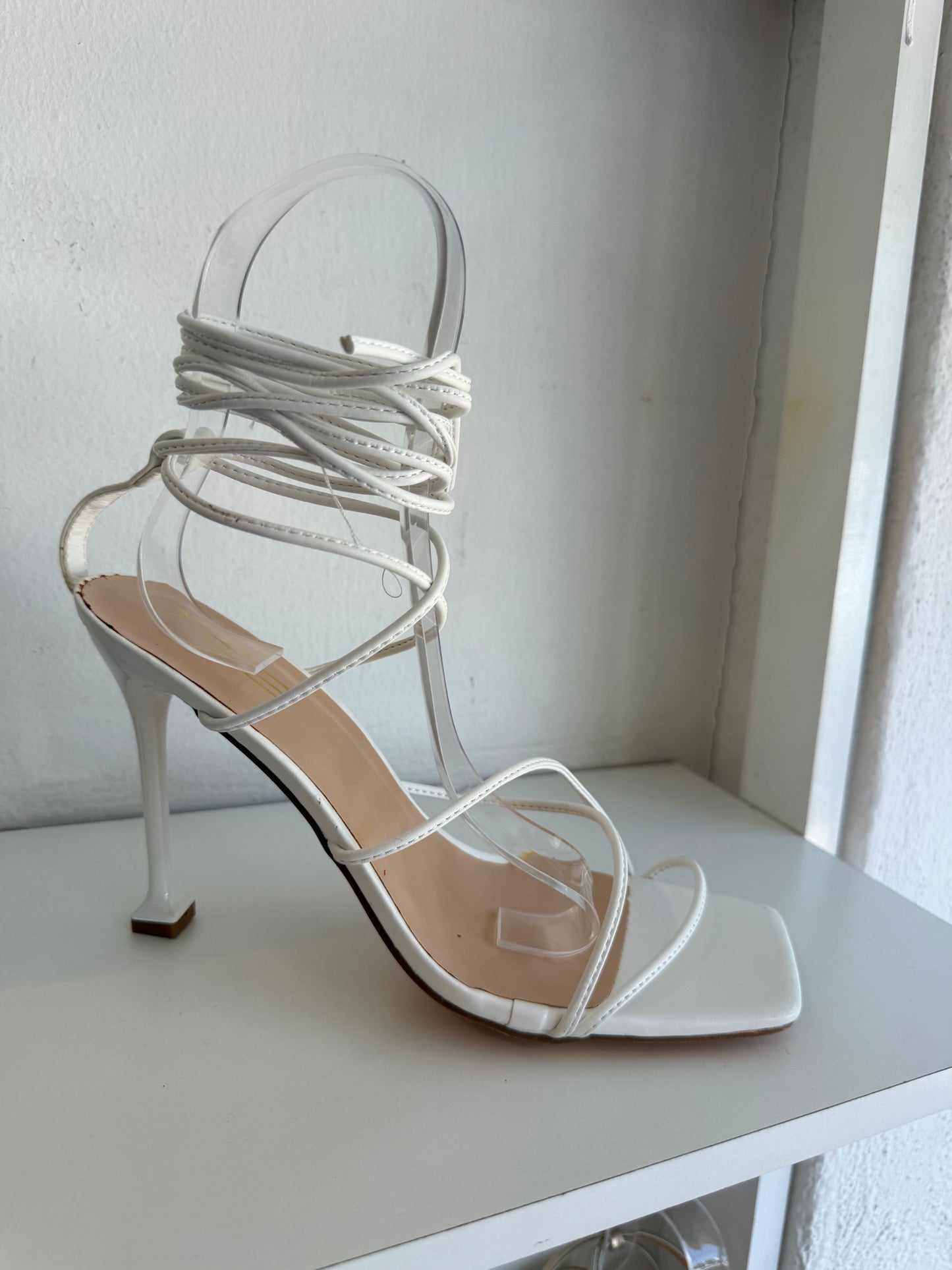HEELS STRAPS TACON CUADRADO BLANCO
