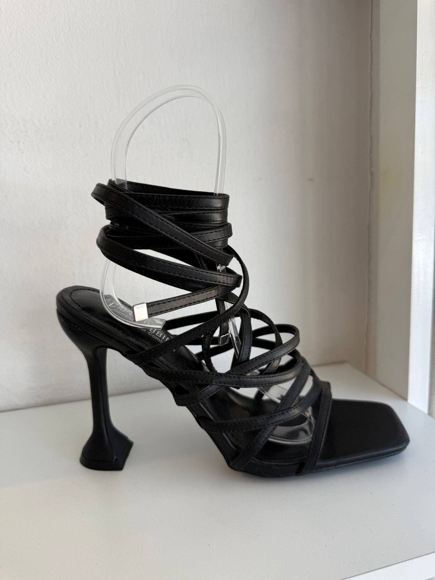 HEELS TACON COPA NEGRO STRAPS