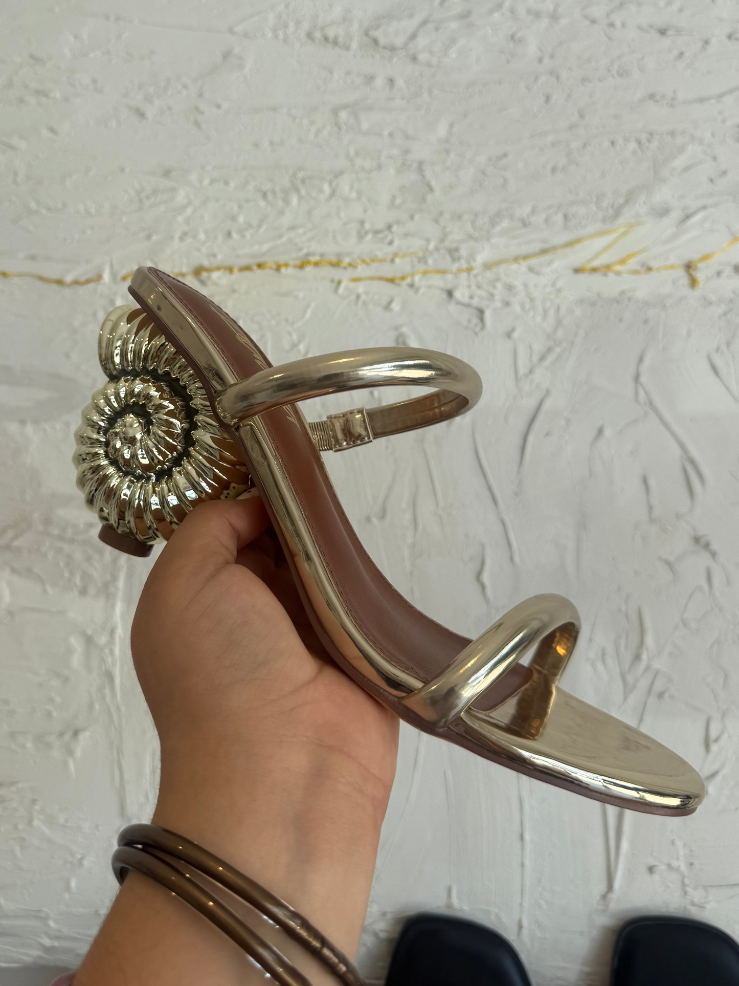 HEELS CARACOL DORADO