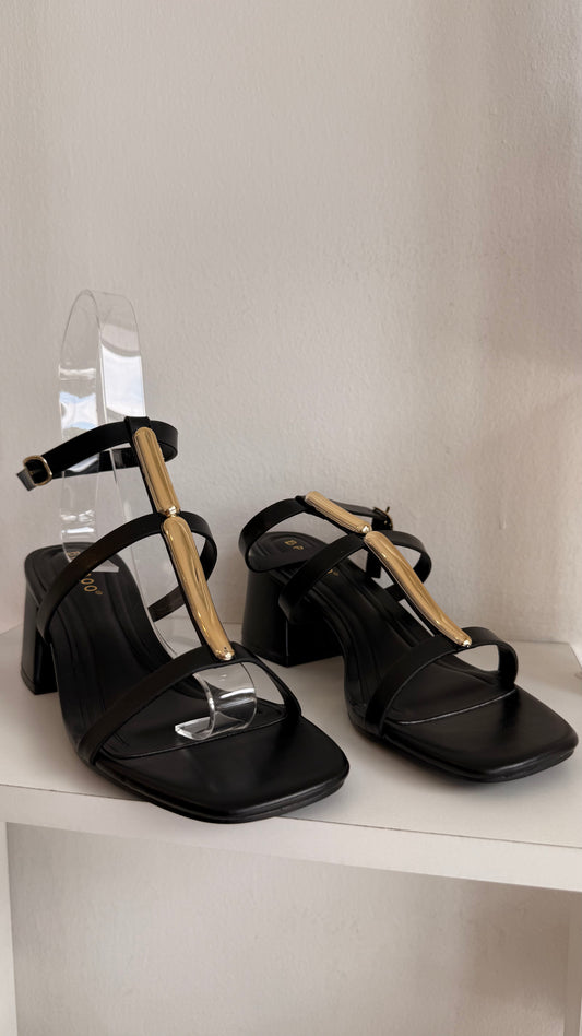 BLOCK HEELS NEGROS CON DETALLE DORADO