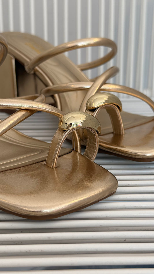 BLOCK HEELS DORADO CON ANILLO