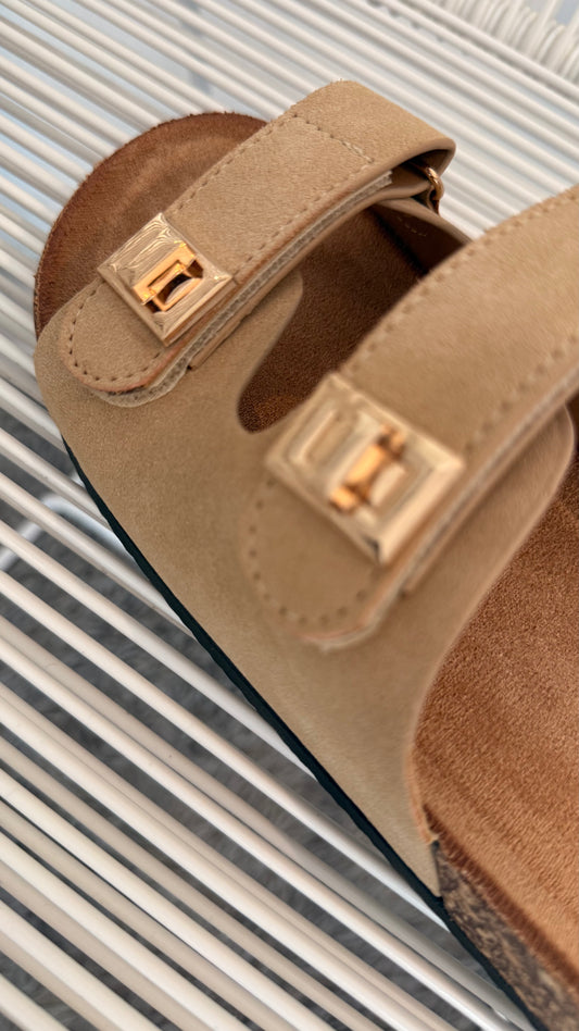 SANDALIAS DOS BROCHES GAMUZA SUELA CORCHO