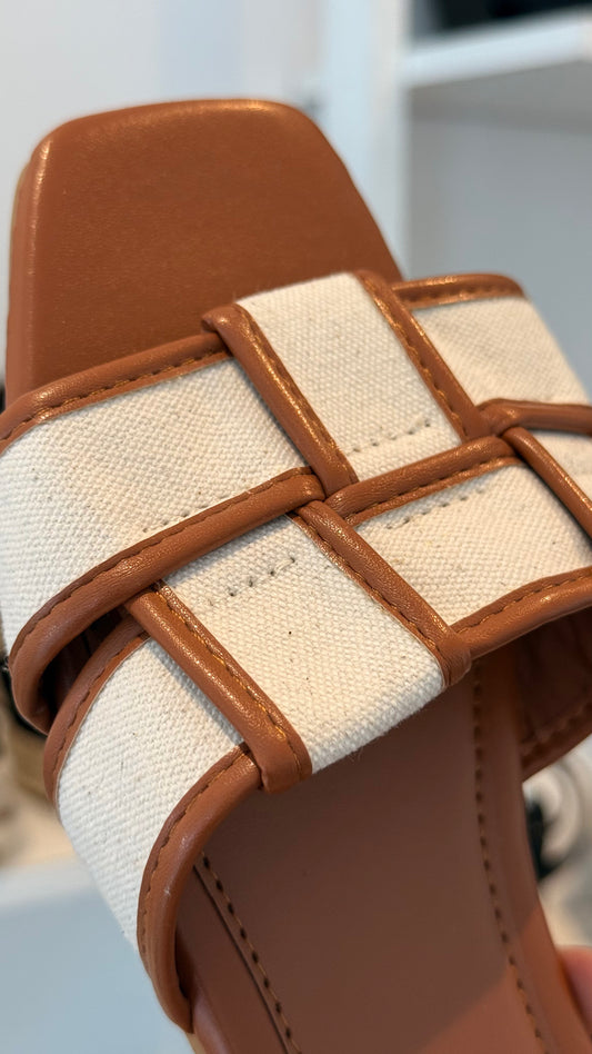 SANDALIAS YOKI CAMELL