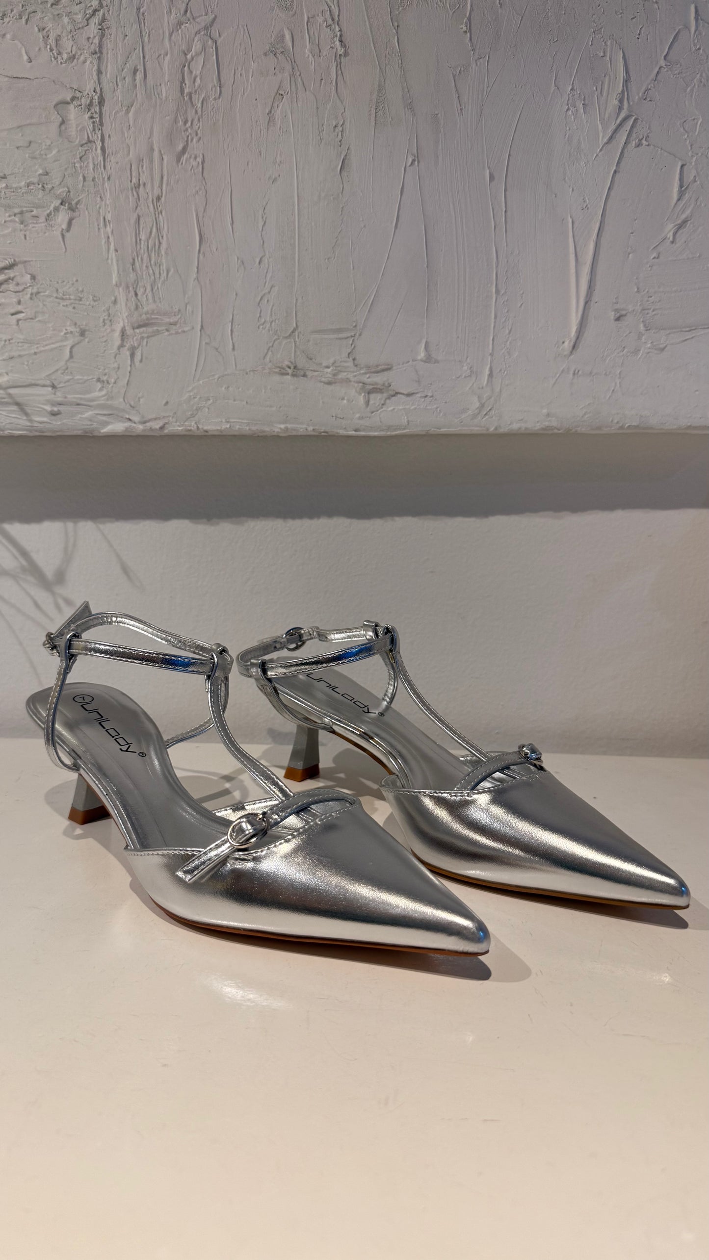 KITTEN PUMP HEELS PLATA CON CORREA