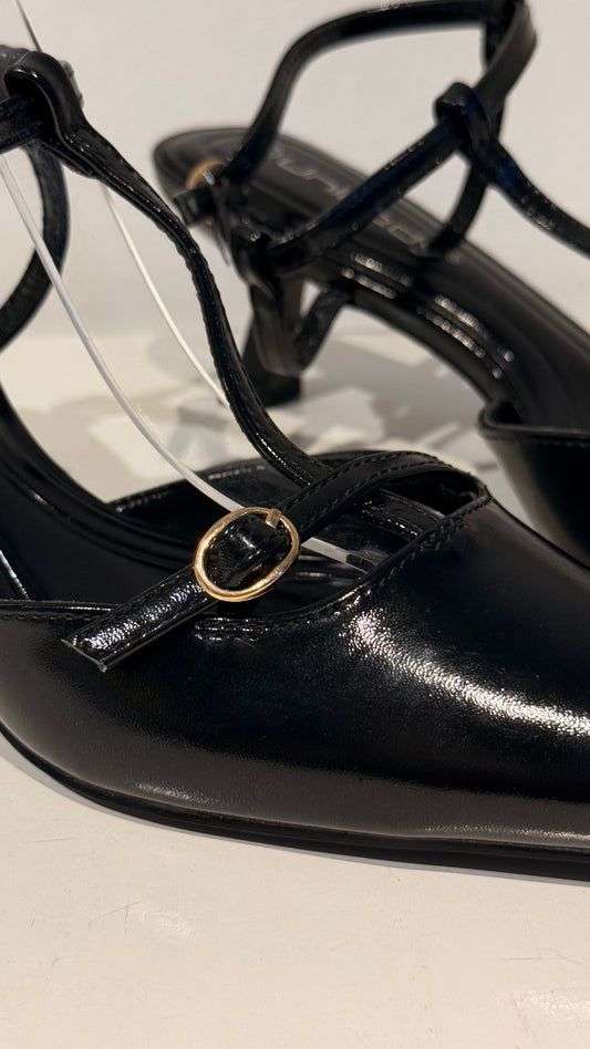 KITTEN PUMP HEELS NEGROS CON CORREA