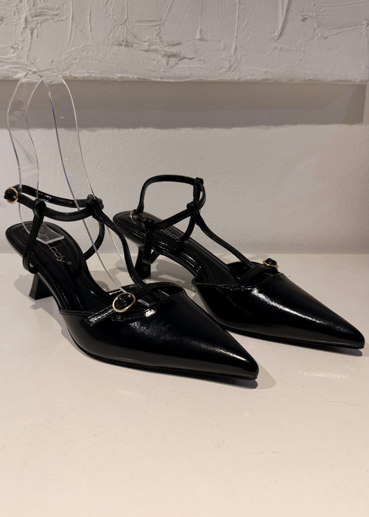 KITTEN PUMP HEELS NEGROS CON CORREA