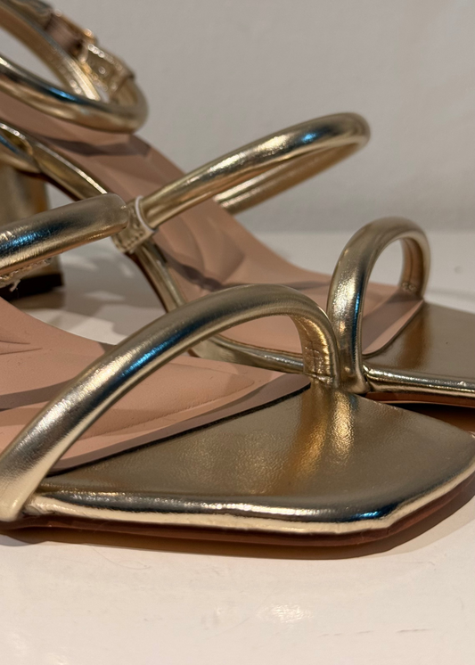 BLOCK HEELS DORADOS PULSERA BERNESS