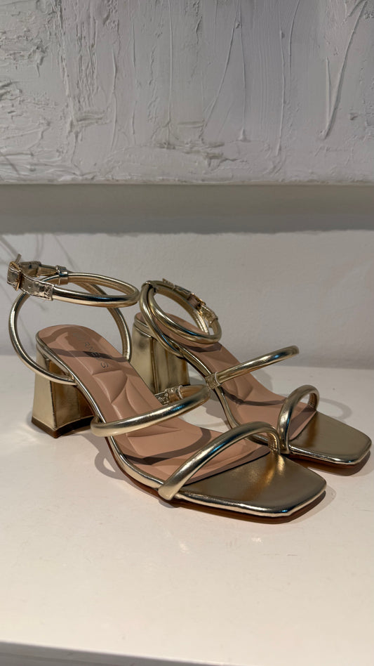 BLOCK HEELS DORADOS PULSERA BERNESS