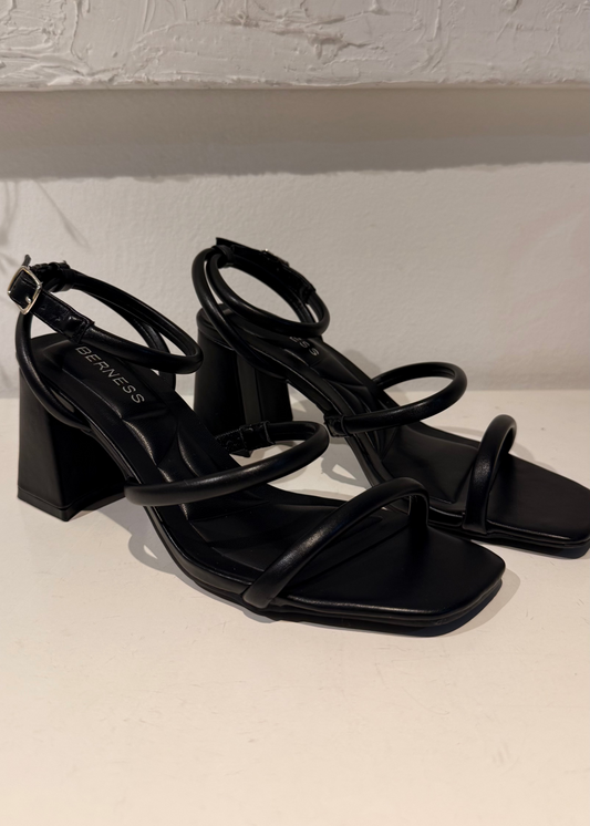 BLOCK HEELS NEGROS PULSERA BERNESS