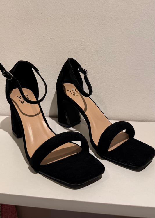 BLOCK HEELS NEGRO YOKI GAMUZA