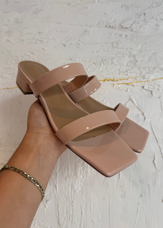 SANDALIAS CON TACONCITO NUDE CHAROL