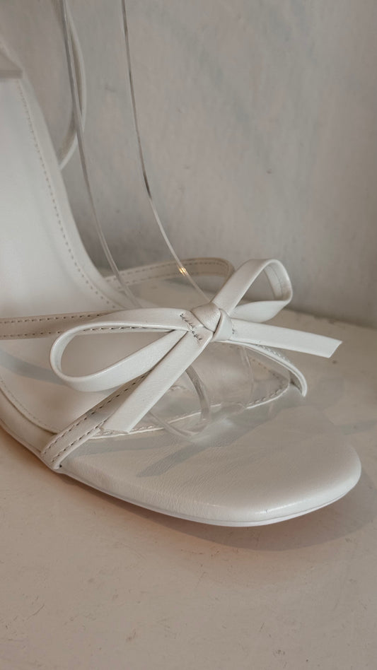 HEELS BLANCOS MOÑITO