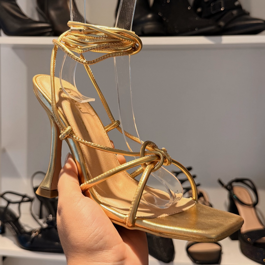 HEELS DORADOS TACÓN COPA CON STRAPS