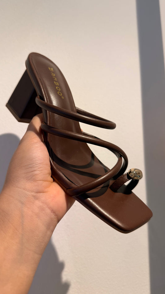 BLOCK HEELS CHOCOLATE DE ANILLO