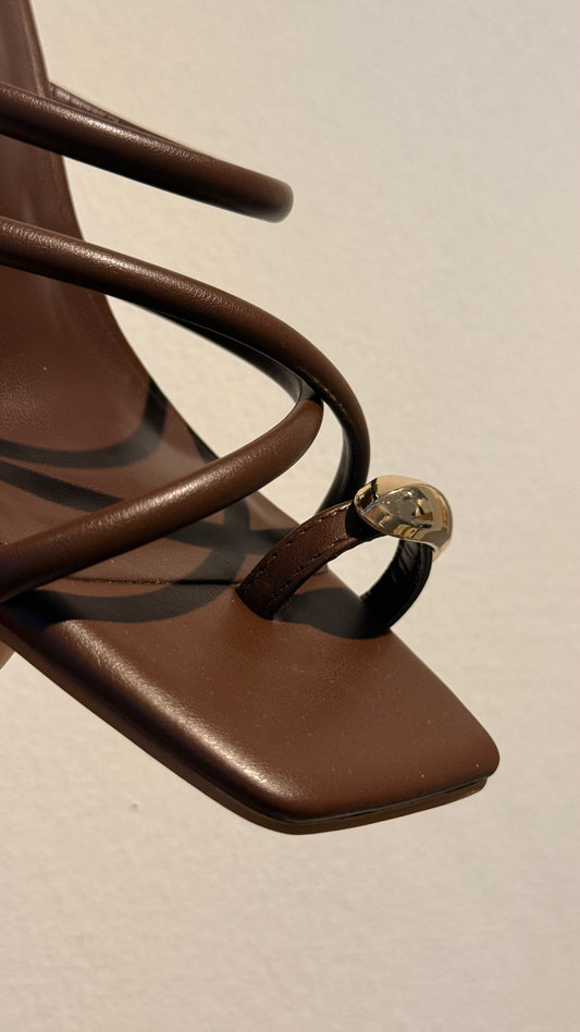 BLOCK HEELS CHOCOLATE DE ANILLO