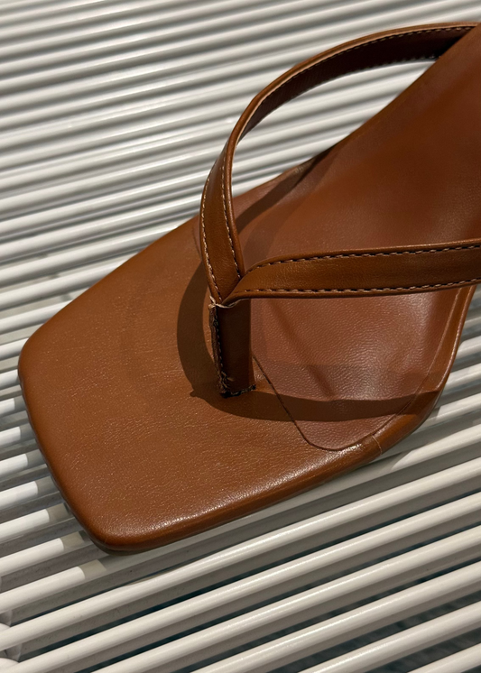 THONG SANDALS CAMEL