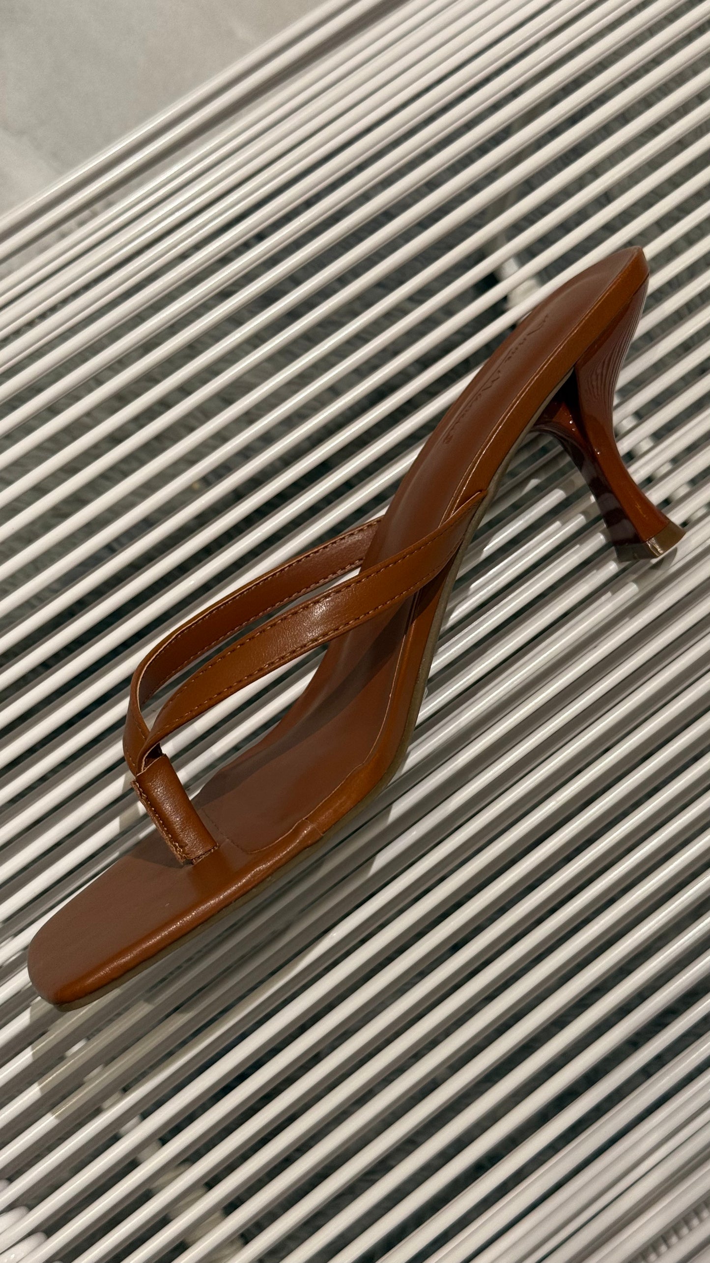 THONG SANDALS CAMEL