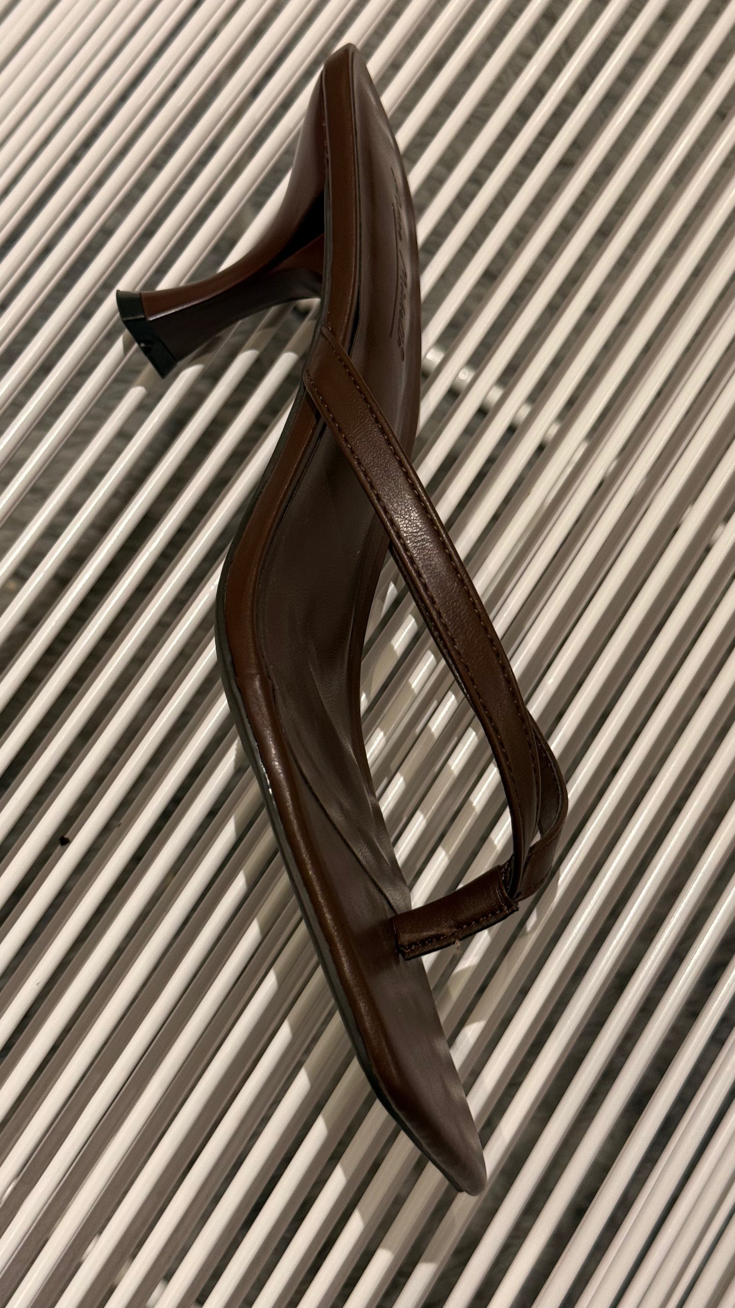 THONG SANDALS CHOCOLATE