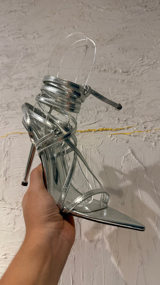 HEELS PLATA PUNTA PICO CON STRAPS