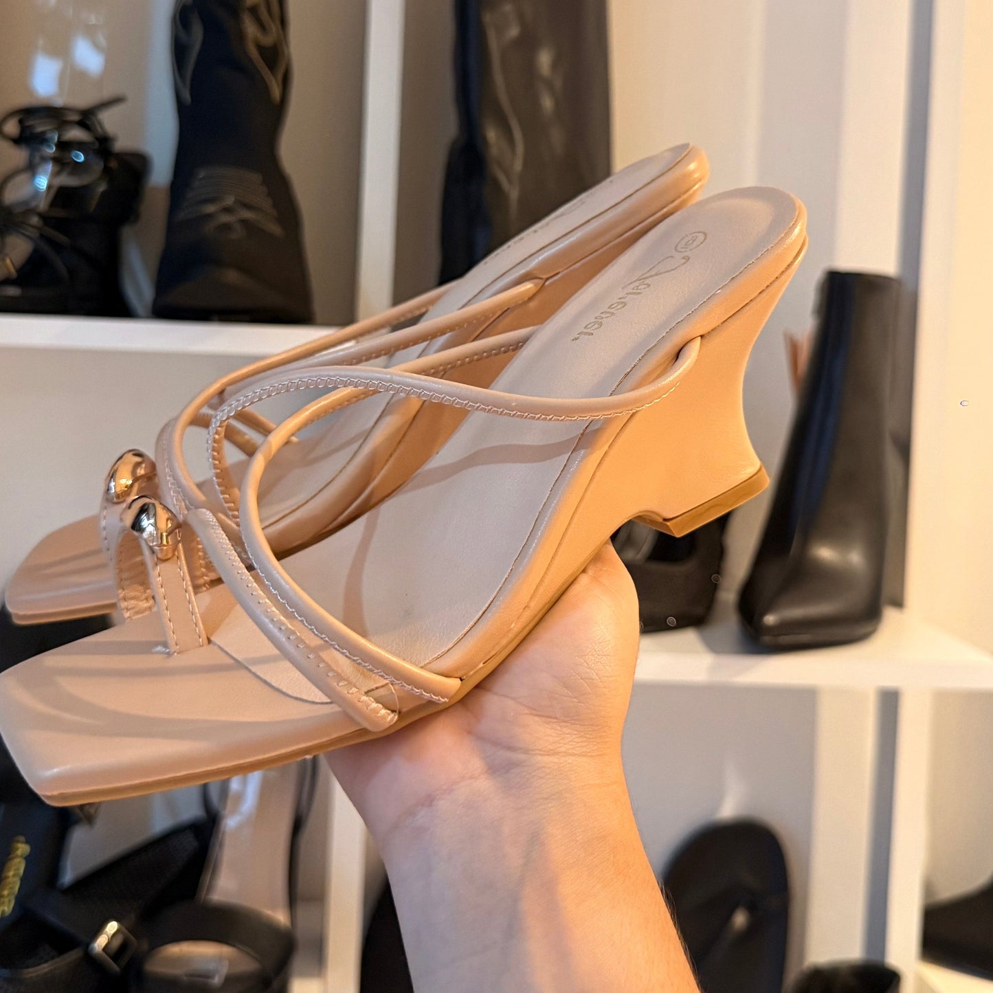 HEELS TACÓN CORRIDO NUDE DE ANILLO