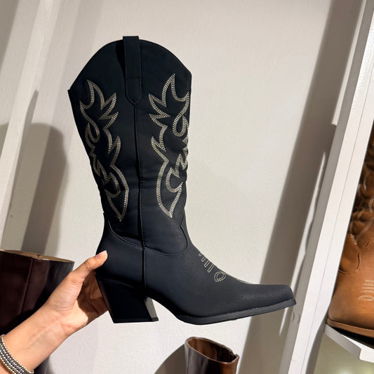 COWBOY BOOTS NEGRO BORDADO BLANCO