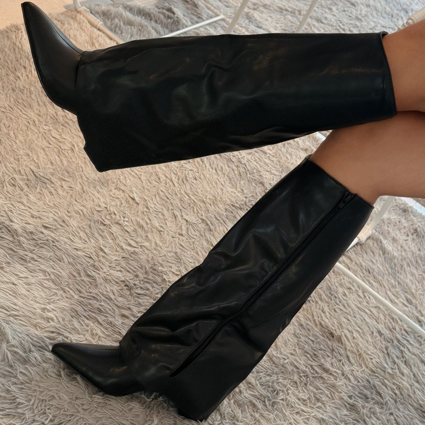 BOTAS CON FORRO NEGRO TACÓN GRUESO