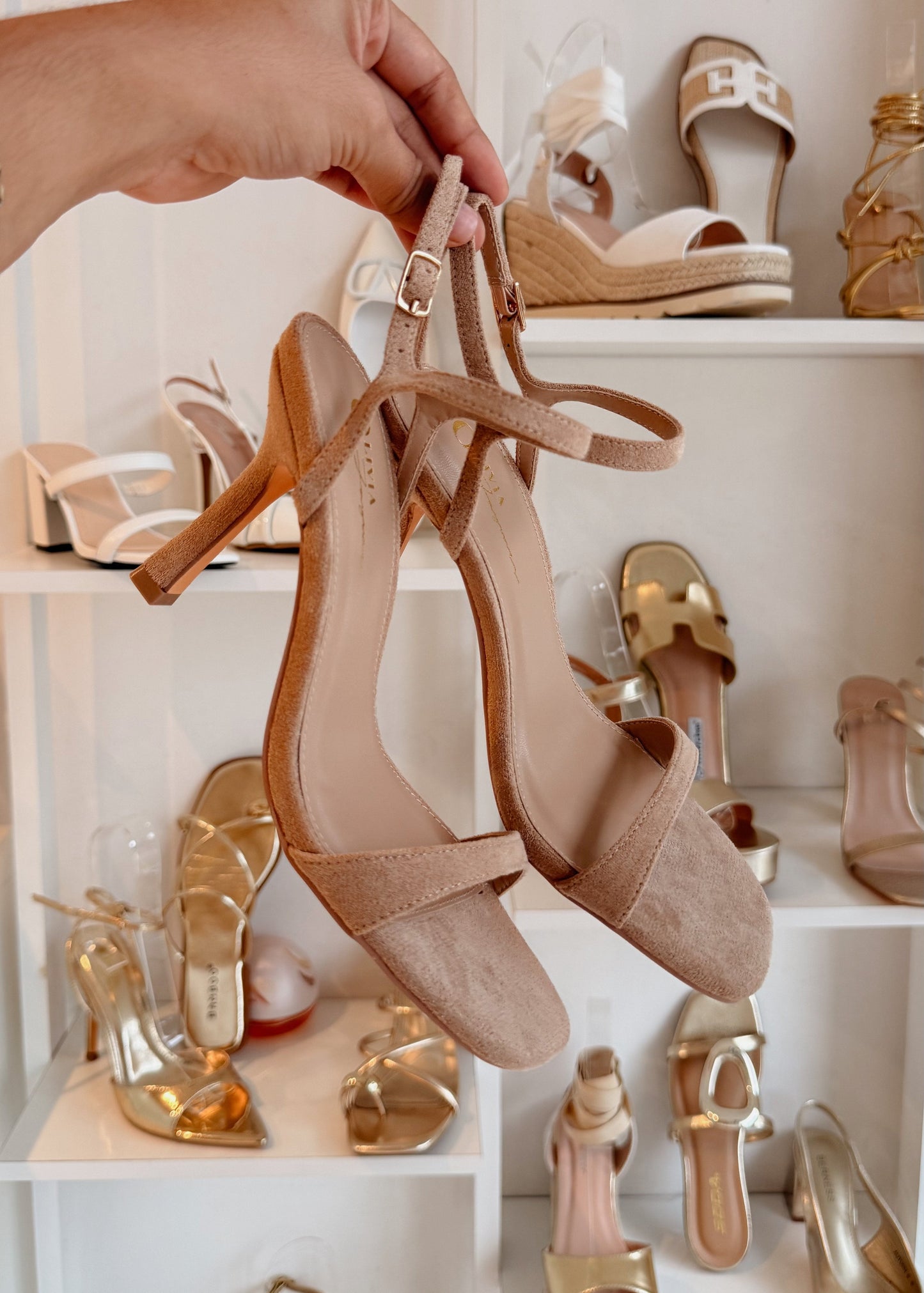 HEELS NUDE DE GAMUZA OLIVIA