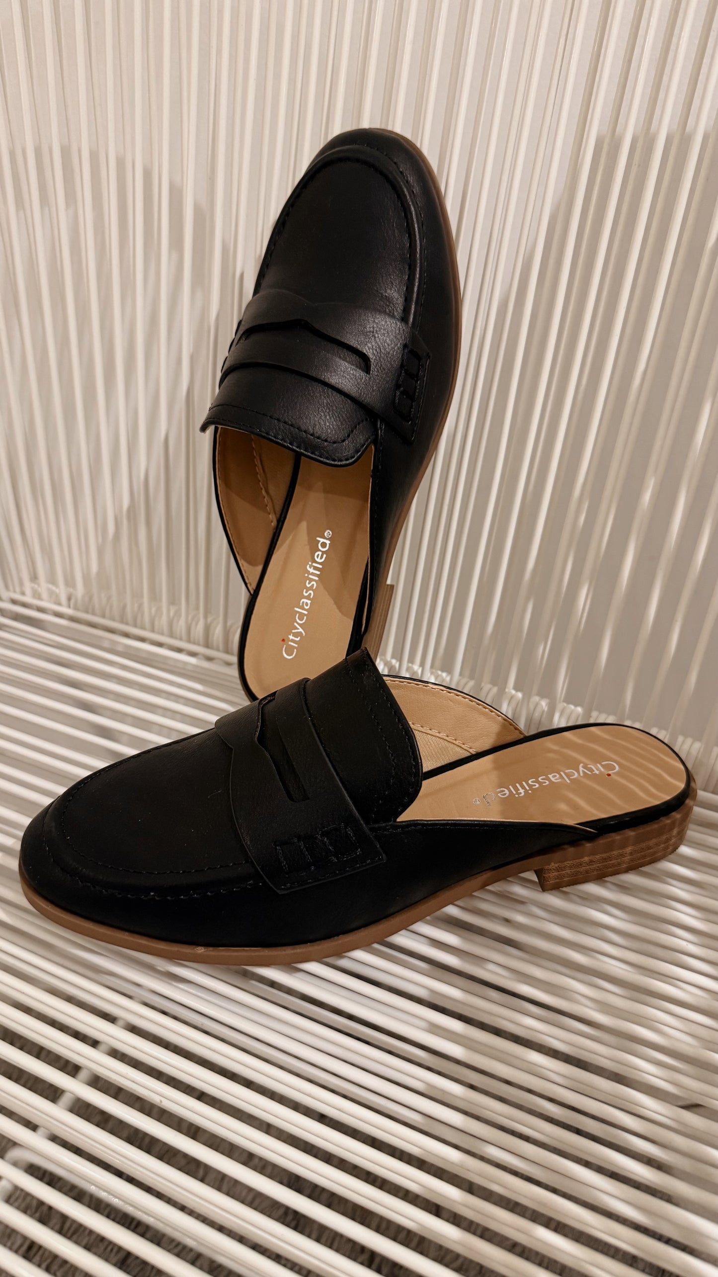 MULES NEGROS SUELA MADERA