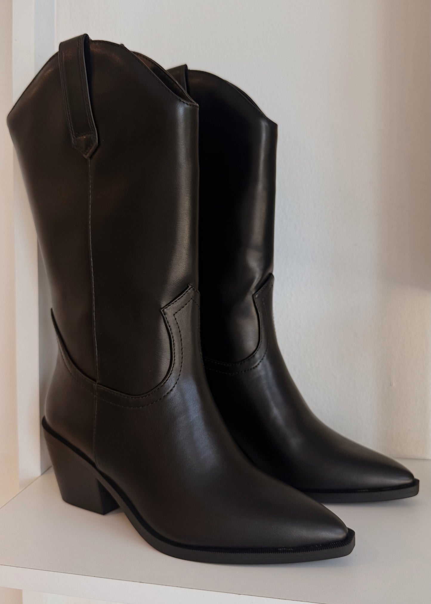 COWBOY BOOTS CORTAS NEGROS SODA