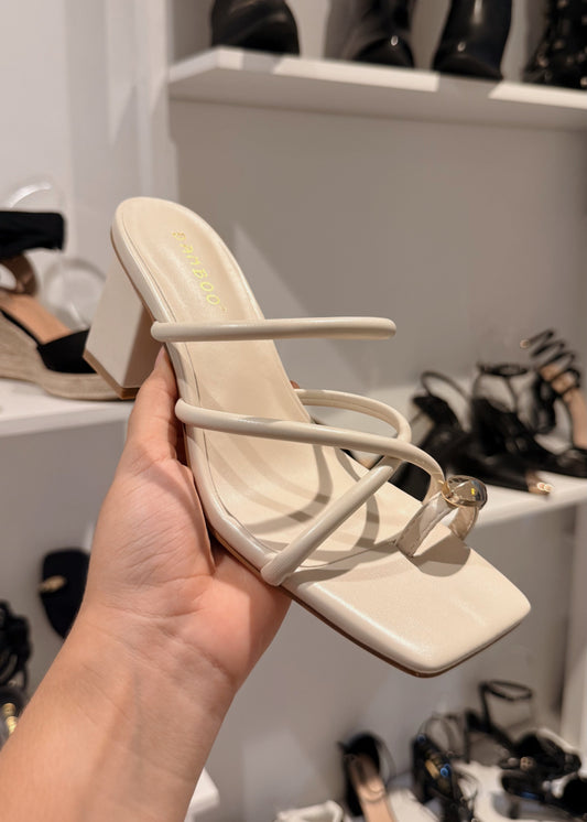 BLOCK HEELS LATTE CON ANILLO