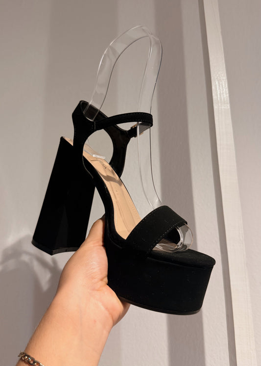 PLATAFORMAS NEGRAS GAMUZA