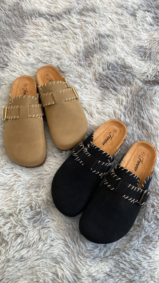 CLOGS BORDADOS NEGRO