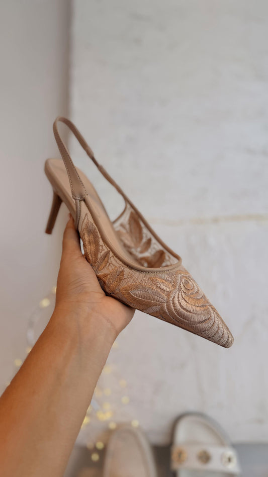 PUMP HEELS BORDADO FLORES NUDE