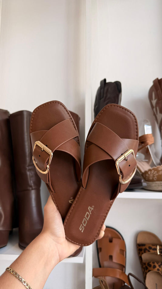 SANDALIAS SODA BROCHE CAFÉ